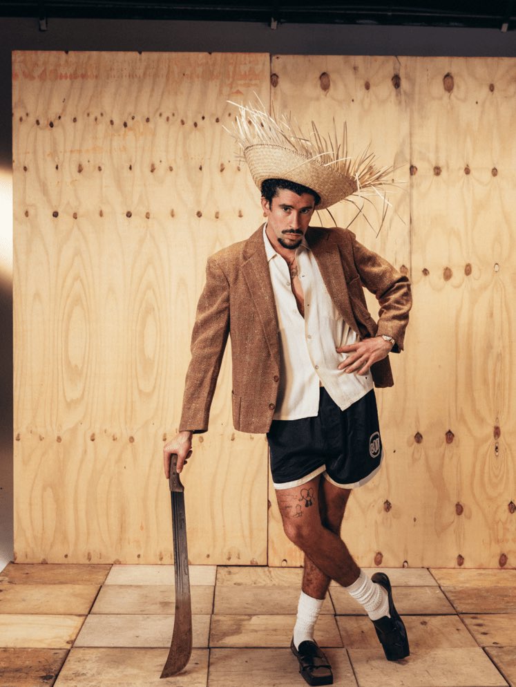 AccessBadBunny's tweet image. Bad Bunny’s “DeBÍ TiRAR MÁS FOToS” has now surpassed 8.4 BILLION streams on Spotify. 📸