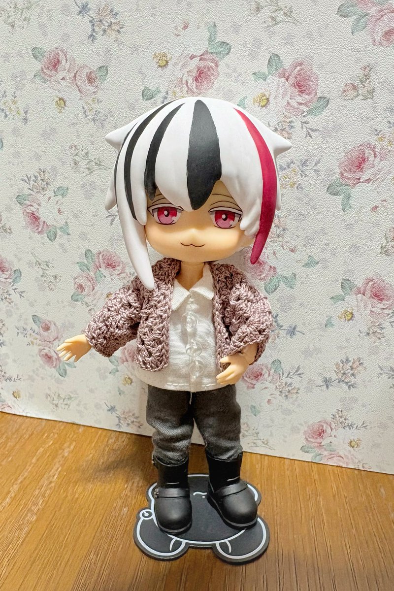 togi103's tweet photo. カーディガン編みました🧶
 #ねんどろカスタム 
 #aknkドール部 https://t.co/qPKLDHCtCZ