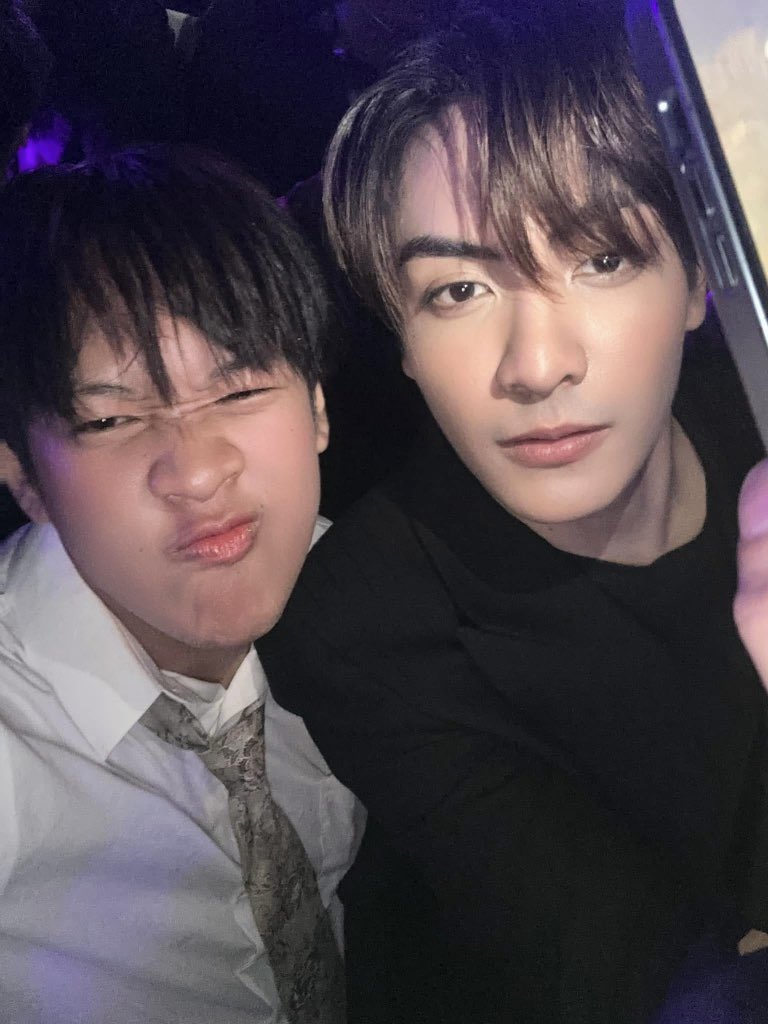 ChenRcj's tweet photo. @hartii3ii จริงๆ น้องฮาร์ทอยู่ซ้ายนะ https://t.co/Q2stPNIpTw