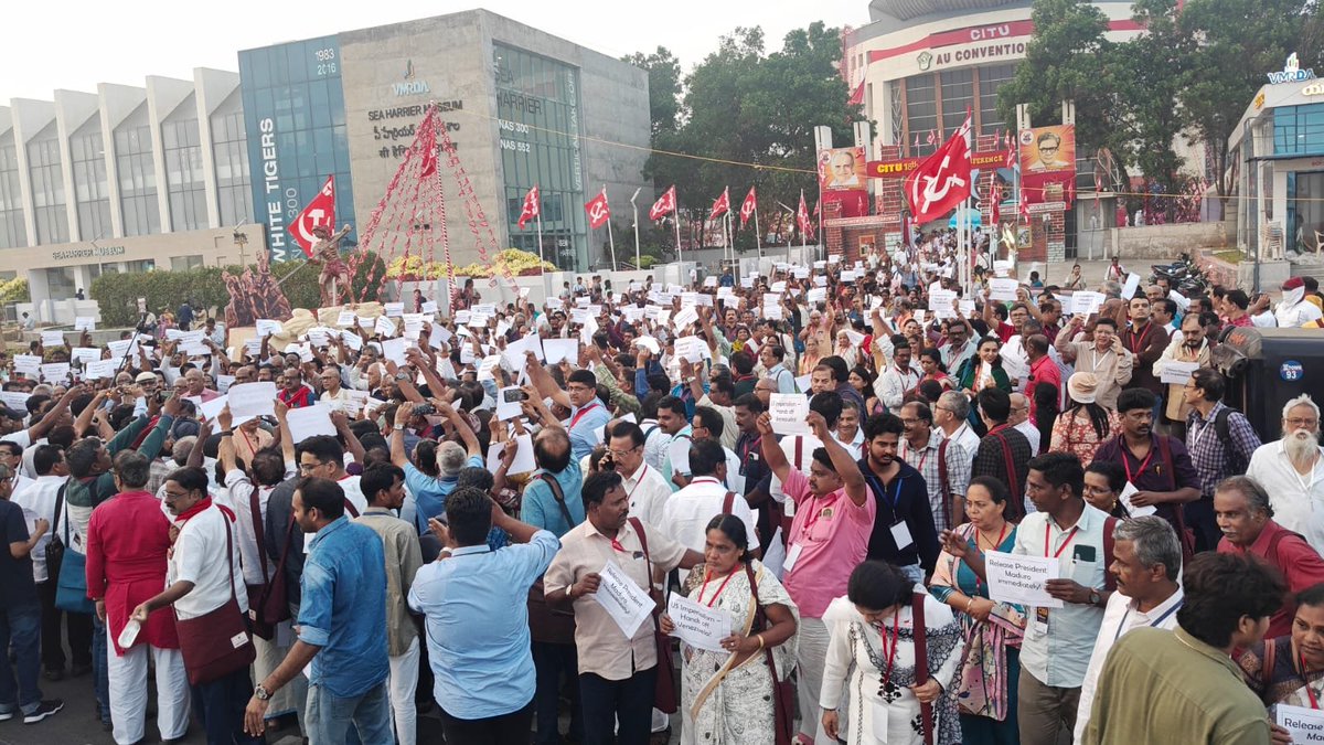 cpimspeak's tweet image. Delegates participating in the 18th All India Conference of @cituhq held a protest in Visakhapatnam condemning the US attack on Venezuela.