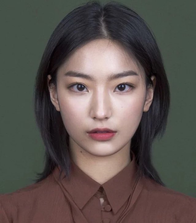 jisunsdoll's tweet photo. there's this girl, lee saerom https://t.co/1eqGe1tDKR