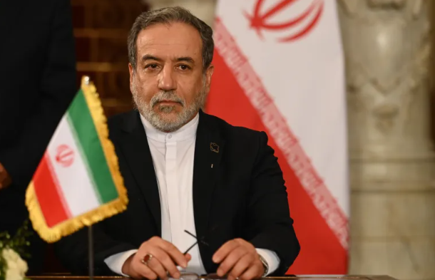 كيف يتطور المشهد الإيراني سياسيا وميدانيا بعد 6 أيام من الاحتجاجات؟ 