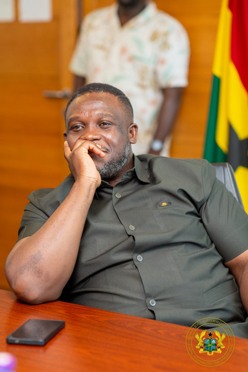 samgeorgegh's tweet image. Today's events in Caracas remind me of my dissertation topic at the Kofi Annan International Peace Keeping Training Centre, focusing on issues of International Law. 

The question of territorial sovereignty, the triggers for the responsibility to protect, and the issues related…