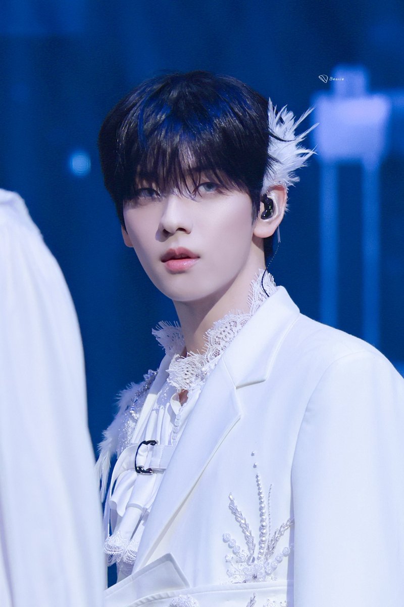 npomvtt's tweet image. COMPREENSÍVEL! San falando sobre quando Soobin o puxou para a roda de ATEEZ e TXT no Gayo Daejejeon:

“Enquanto eles faziam a dança em círculo, fiz contato visual com o Soobin e os olhos dele eram realmente bonitos… então comecei a ver aquele momento em câmera lenta (começou a…