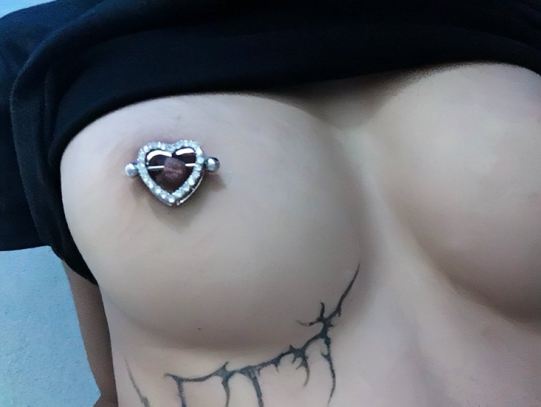 Sharing nud tweet media