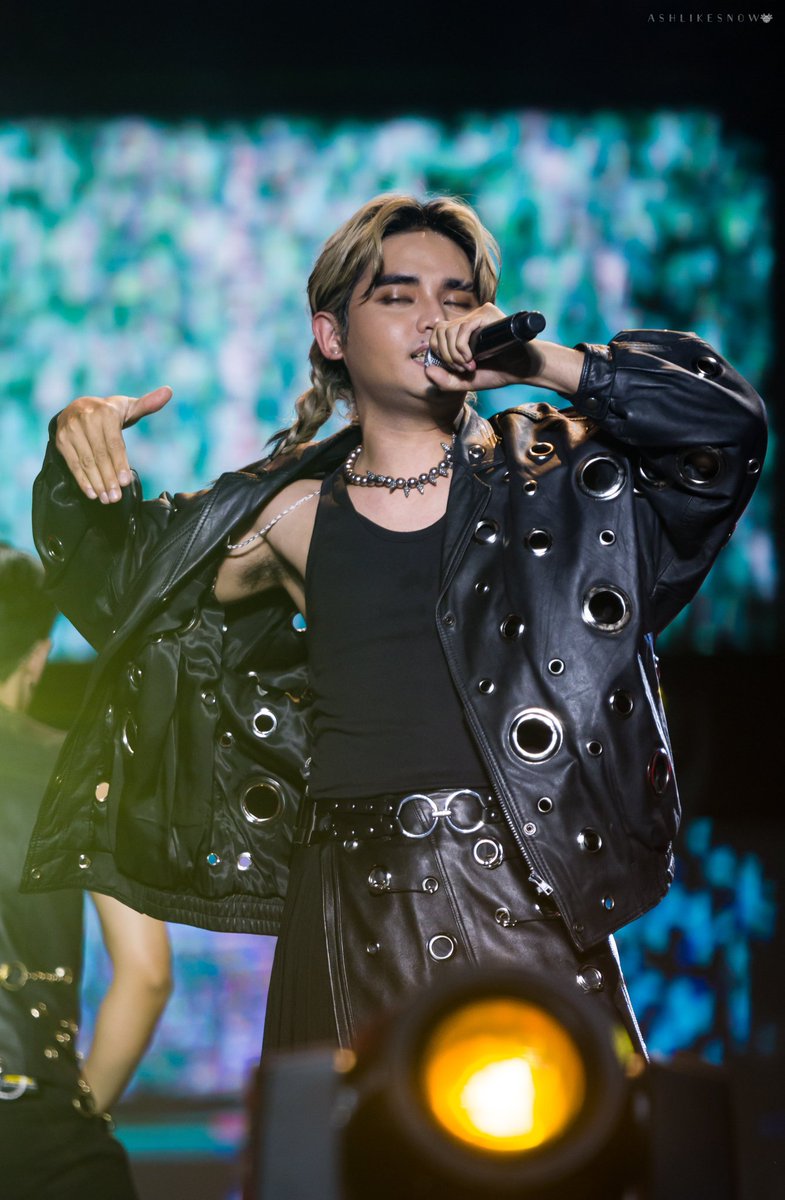 Kakamiss ung ganitong hairstyle and outfit ni Pablo! Tutal, open ground naman ulit un.., baka naman🤭

#SB19_PABLO <a href="/imszmc/">PABLO</a>