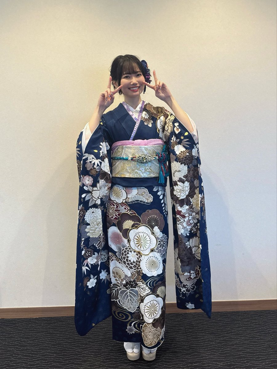 人生初の振袖！！
とっても素敵なものを選んでいただき、
着ている間ずっとウキウキしていました！