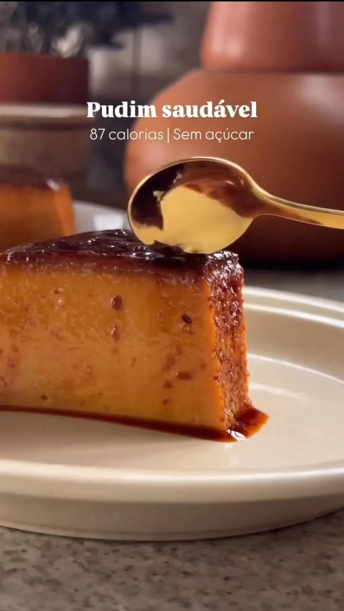 borilleh's tweet image. Ingredientes:
Para o pudim:
1 xícara de leite em pó desnatado (aprox. 120 g)
1 xícara de leite desnatado (240 ml)
3 ovos
3 a 4 colheres de sopa de adoçante estévia (ajuste a gosto)
Para o caramelo:
2 colheres de sopa de adoçante estévia
2 colheres de sopa de água