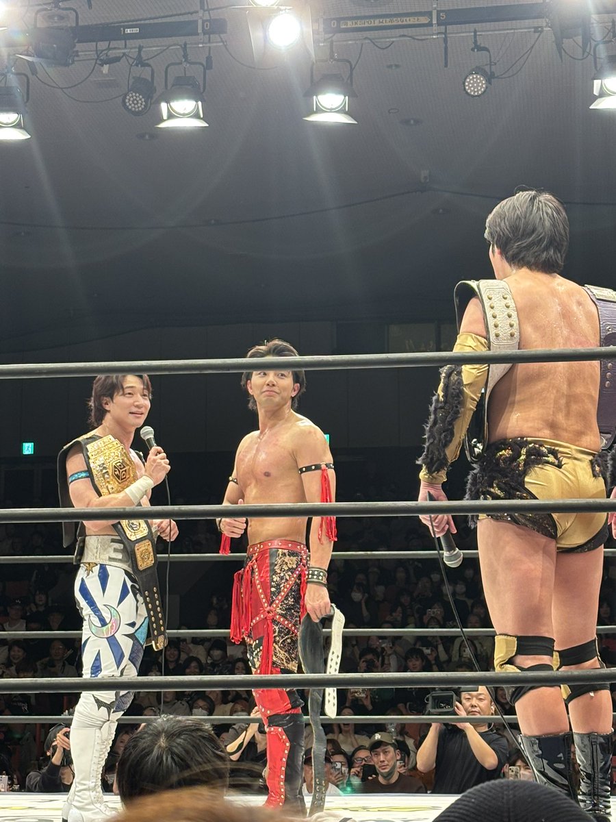 「ごめんな、To-yちょっとまっててな」

ついに上野さんと武知さんのシングル決定！……で盛り上がってる2人に置いてかれてるTo-yさん

260103
#ddtpro #上野勇希 #武知海青 #To_y