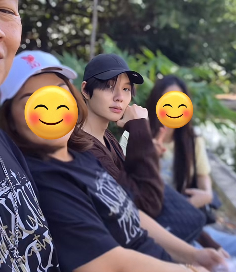 เพิ่งเห็นรูป คุณแม่ใส่หมวกลวพของคุณพ่อ แล้วน้ำปิงใส่ของเก่ง ???? แปลหน่อย ??? 😭😭😭😭