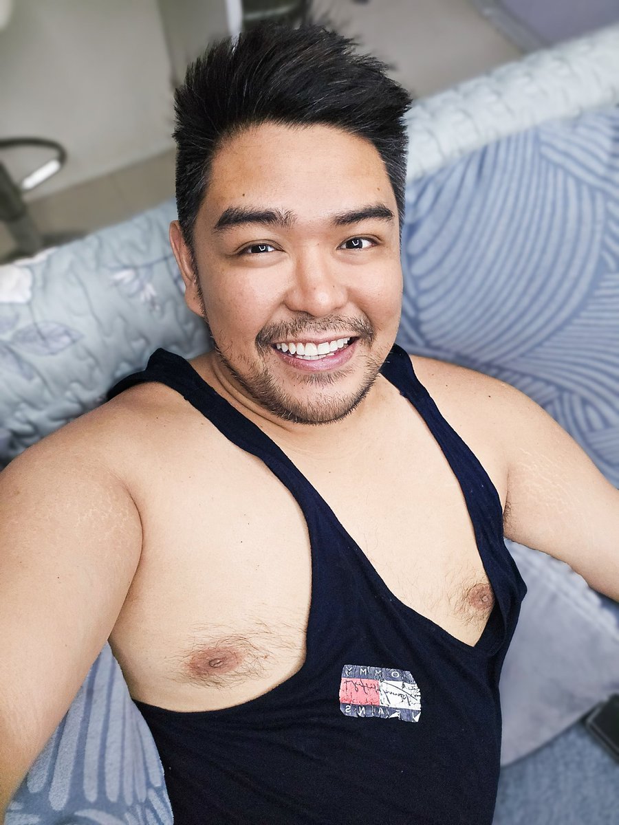 QC_ChubbyGuy's tweet image. Malapit na ang Lunes, back to reality and start na ng totoong diet and workout 😭