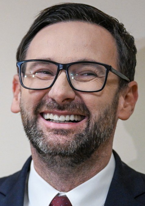 Tuż przed upadkiem rządu PiS doszło do afery, którą należy określić jako jedną z największych i najbezczelniejszych.
Spółka OTS (grupa Orlen) wyczarterowała kilka supertankowców (w tym VLCC) do załadunku wenezuelskiej ropy. Dostawy nigdy nie zostały zrealizowane. Tankowce czekały