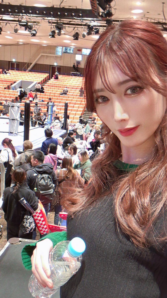 DDT後楽園大会ありがとうございました！

ピンチヒッターゲスト解説も無事終わりました🙌✨

ほぼカード発表してないのに超満員でDDTは面白いっていう信頼がとても嬉しかった🥲🥲🥲

2026年もDDTはアツくワクワクするプロレスをお届けしていきます！

本年もよろしくお願いいたします☺️♡

#ddtpro