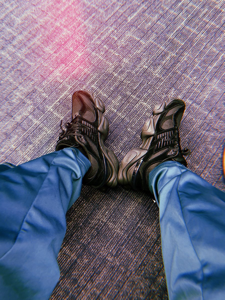 そういえば2年間SHIENで買った2000円くらいの靴履いてたけどやっと欲しかったやつ買えた〜💚