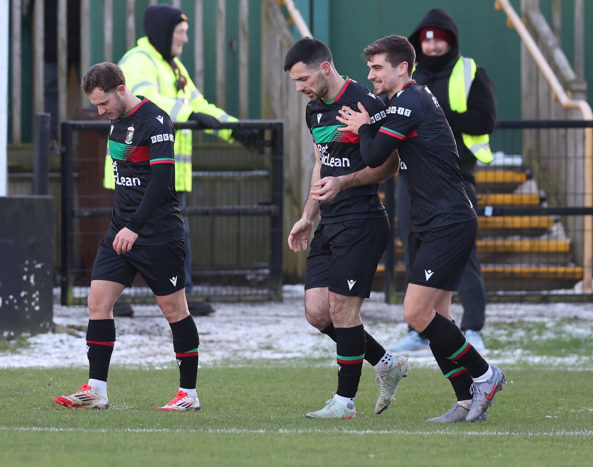 Pat Hoban is running riot 😮

Fourth goal of the afternoon.

🔥 <a href="/Glentoran/">Glentoran FC</a>