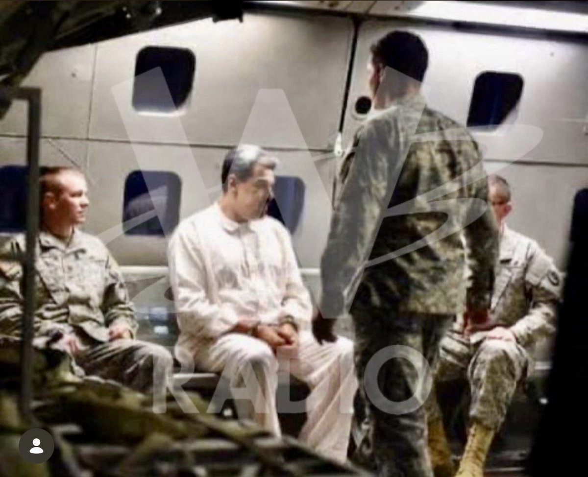 Nicolas Maduro ha caído.
Si lo celebras estás en el lado correcto de la historia.
Si no lo celebr...