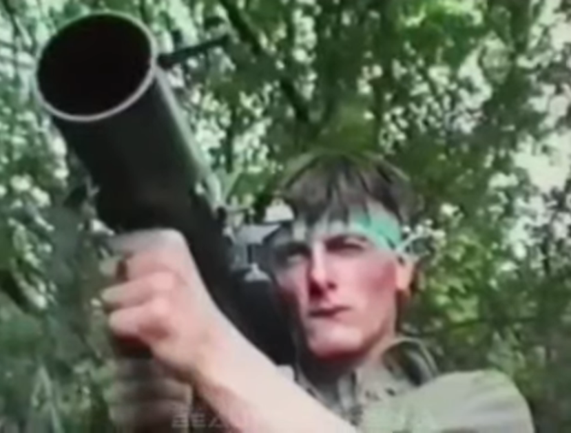 Pictures showing soldiers of the Army of the Republic of Bosnia and Herzegovina/ARBiH with swedish made 84 mm Carl Gustav recoilless rifles during the Bosnian war from 1992 to 1995.
