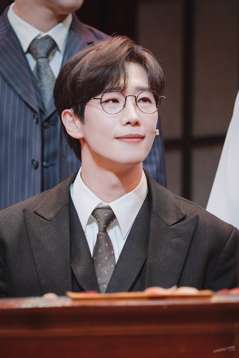 HeyreyP's tweet image. 260103 밤 팬레터 커튼콜
김해진 #김경수 #배우김경수