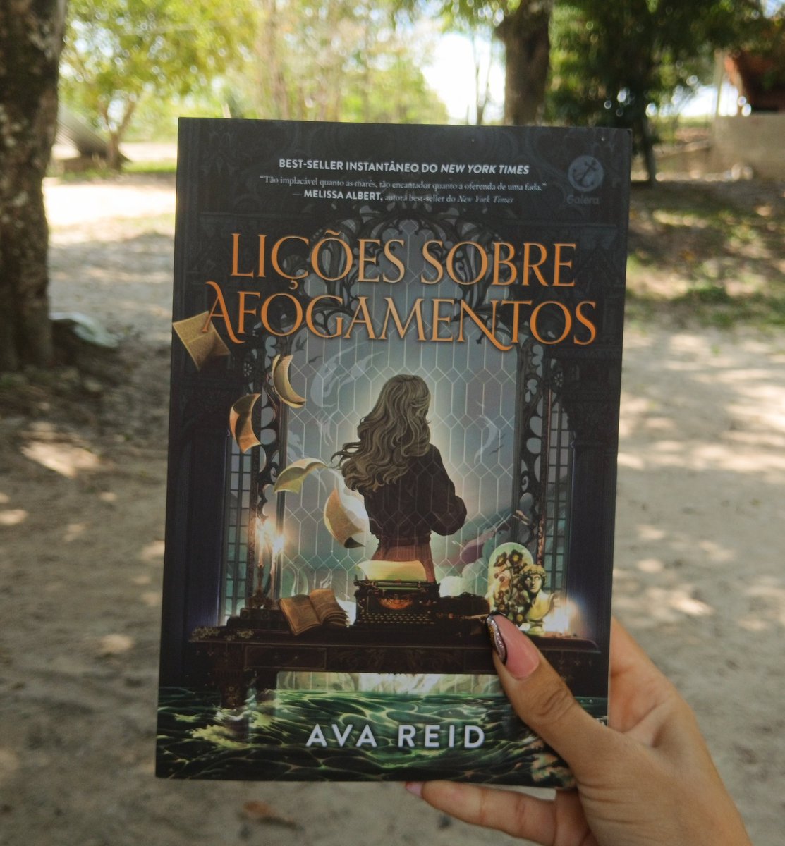 vilaRebeca3's tweet photo. Oficialmente começando minha primeira leitura de 2026 ✨️ https://t.co/fx90Ul7mil