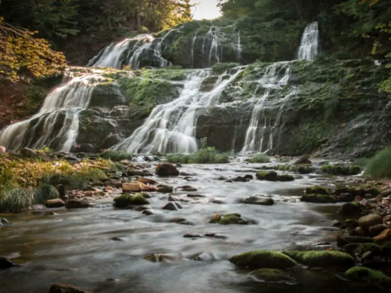 They travel to a faraway land, a peaceful land.  Somewhere beautiful with like three waterfalls or something.

And lobster rolls and the locals argue over whether Napoli's or Kenny's is better pizza but they're both terrible.