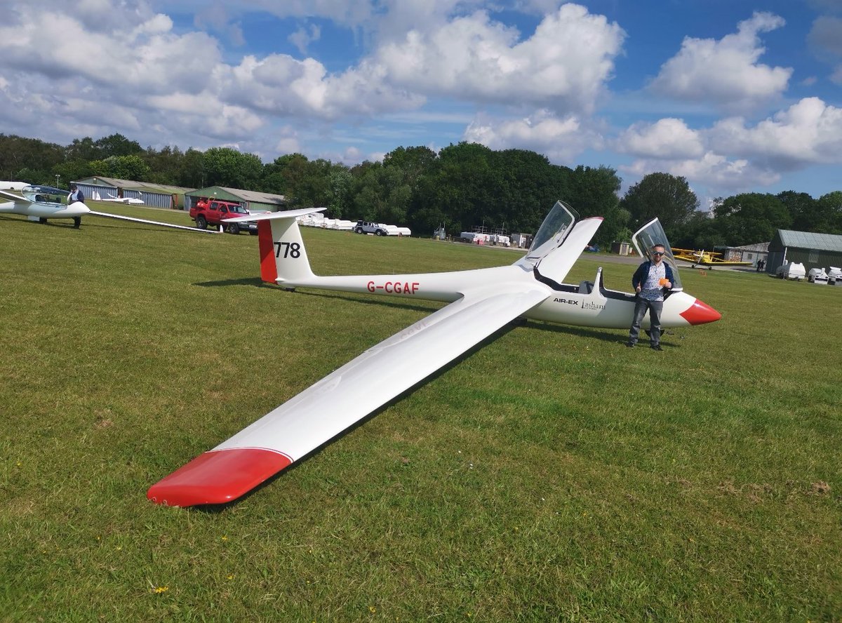 thomp96627's tweet image. #glider #gliderlessons #flyinglessons
