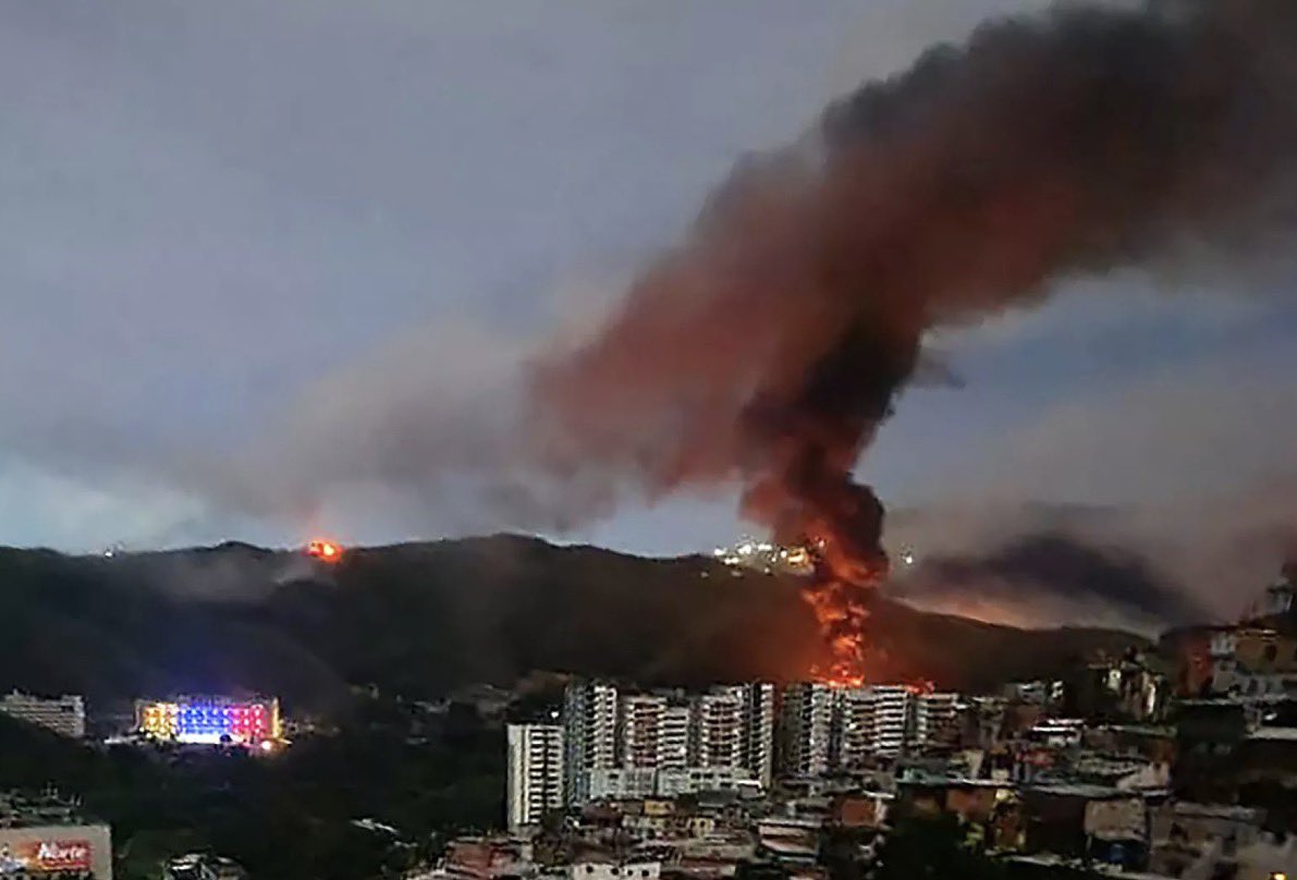 Maduro no es el problema: es la cara del problema. Sacarlo del poder sería apenas abrir la puerta. Detrás está la maquinaria: Rodríguez, Cabello, el mando militar, los operadores de la represión y del saqueo. Si solo cambias al de arriba y dejas intacto el sistema, lo que sigue