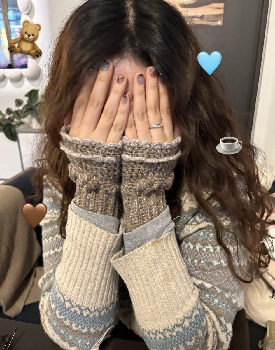 dululululub's tweet image. 코바늘 핸드워머 완성 ! 🧤🐻🩵

레이스 디테일이 넘 코여워요
이틀이면 뚝딱 뜨니까 다들 해보시기. . .