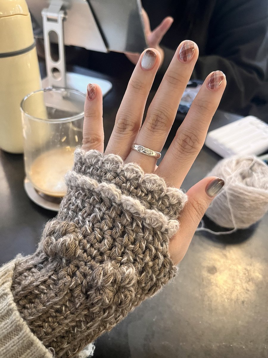 dululululub's tweet image. 코바늘 핸드워머 완성 ! 🧤🐻🩵

레이스 디테일이 넘 코여워요
이틀이면 뚝딱 뜨니까 다들 해보시기. . .