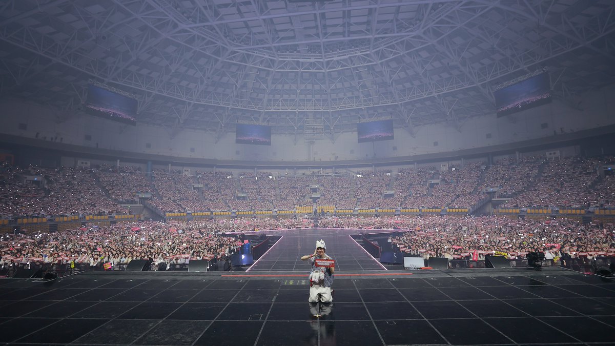 BAEKHYUN_INB100's tweet image. 2025 BAEKHYUN WORLD TOUR 
'Reverie [dot]' 🎀 DAY2

오늘도 에리들의 사랑으로 즐거운 시간 보냈어요! ❤️ 마지막까지 꼭 백현이와 함께해 주세요☁️✨️

#백현 #BAEKHYUN 
#Reverie #ReverieTour #Reveriedot