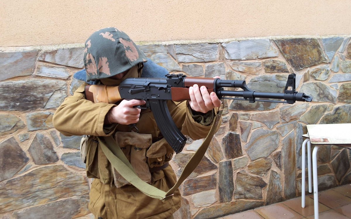 PabloPosti76288's tweet photo. Infamous RD-54 chest rig during the afghan war #airsoft #cosplay #rusfor https://t.co/EXWtseAhyL