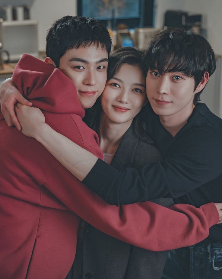 #DearX de lo mejor que vi, perturbadora, movilizante, por momentos desesperante. La actuación de #KimYooJung está a otro nivel ✨️
#HwangInYeop 🤍 #KimYoungDae 💜 #KimJaeOh 🩷 #KimJiHoon 🩶 #HongJongHyun 🩵