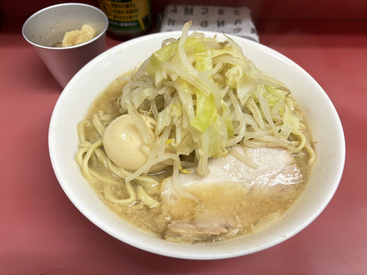 ラーメン二郎 ひばりヶ丘駅前店

少なめ                         ¥850
味付けタマゴ              ¥100
アブラのコーラ煮       ¥50

西台からの連食で8月振りのヒバジ！
流石二郎屈指の大人気店👍

予想はしてたが並び65人は痺れる  笑

今日は1日並んでる人生だった🤣