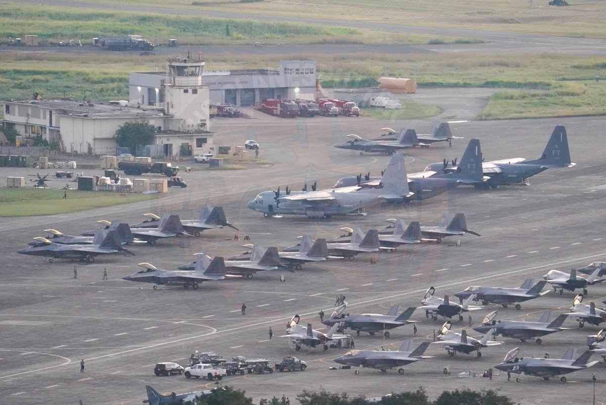 The U.S. Air Force Raptors at a base in Puerto Rico

🇺🇸🇵🇷