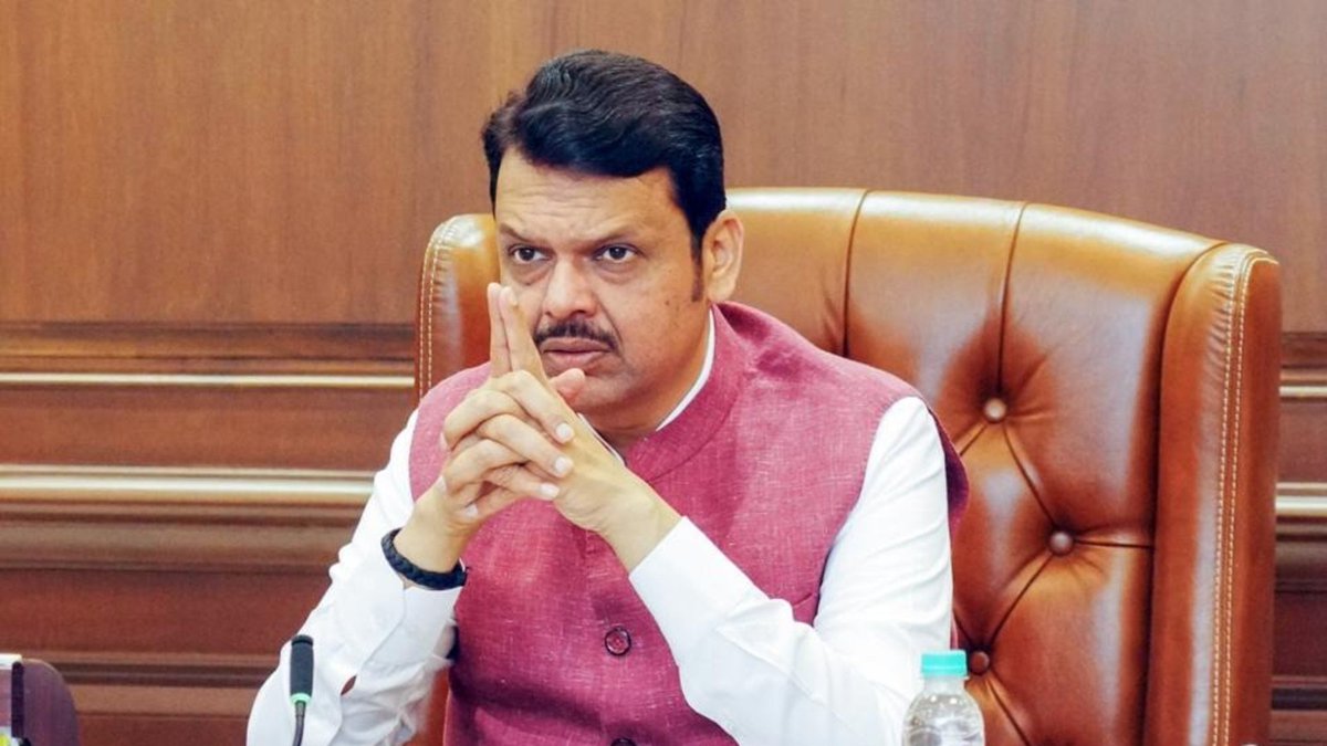 #PSI वयोमर्यादेसाठी विद्यार्थी रस्त्यावर आंदोलन करत आहेत, वेळ कमी असल्याने काल पासून विद्यार्थ्यी पोटतिडीकेने जीआर साठी मागणी करत आहेत. पण मुख्यमंत्र्यांना त्यांचा आवाज अजिबात ऐकायचा नाही अशी स्थिती असल्याचे दिसत आहे. 

काल एकीकडे विद्यार्थ्यांचा आक्रोश आणि दुसरीकडे  देवेंद्र