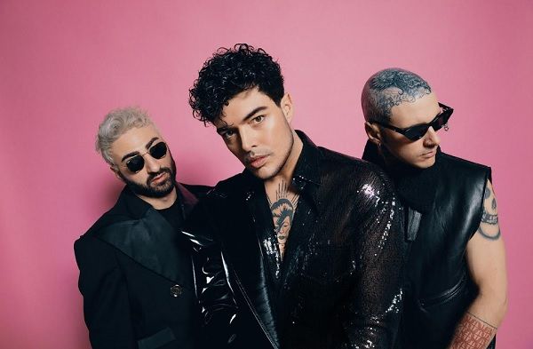 salernonotizie's tweet photo. Eventi: i The Kolors lunedì 5 gennaio a Cava de Tirreni per la tradizionale Notte Bianca https://t.co/bUY0UIdqA9 https://t.co/tR0n5evTQH