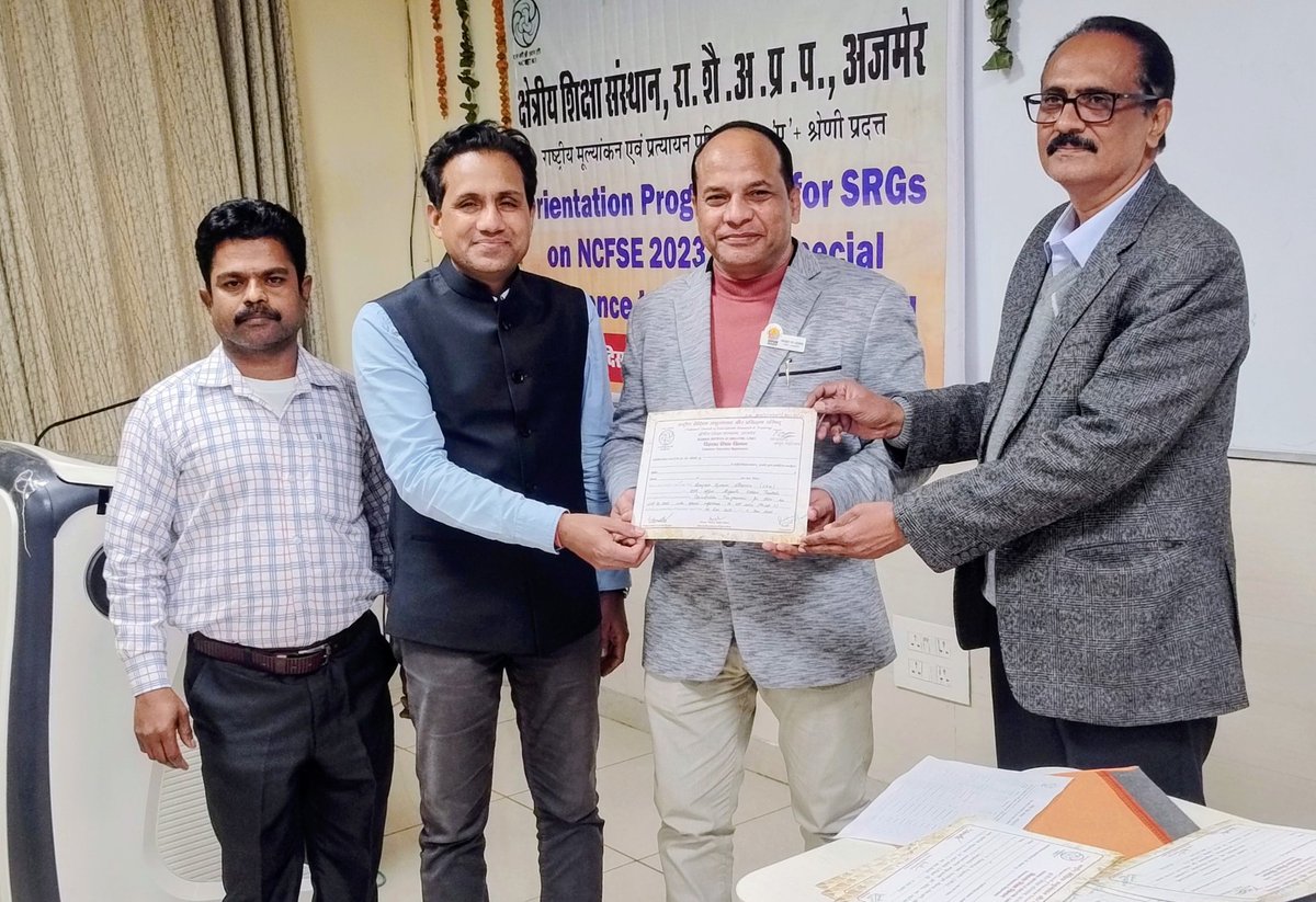 Sanjeev Sharma ,State AwardeeTeacher/SRG -Aligarh tweet media