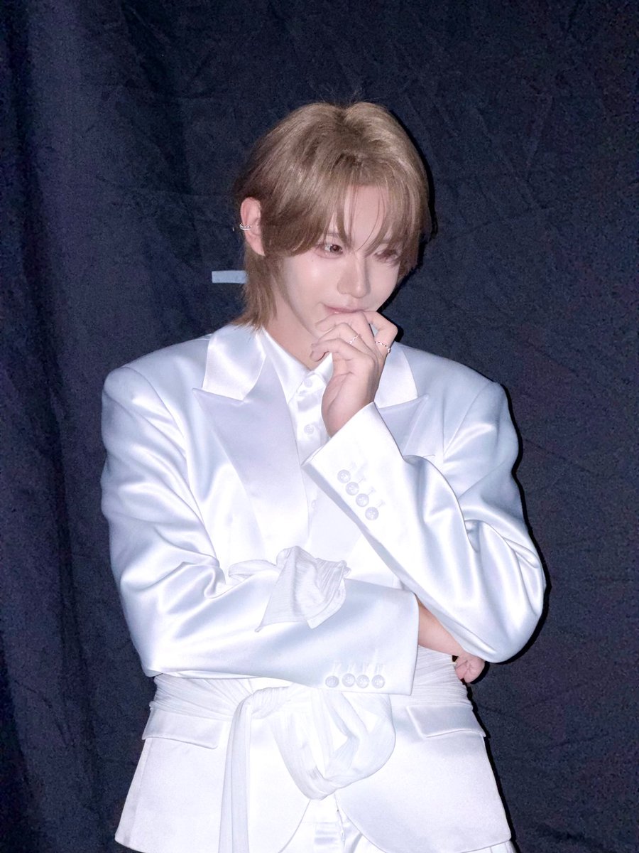 FOHAfinity9's tweet photo. ‘I hope everything today will be a good memory for us. Make sure you rest well. See you tomorrow ❤️’

Shuaibo posted on weverse

#AHOF #AHOFOHA #FOHA #FOHAfinity #AHOF_official #SHUAIBO https://t.co/6aUdjQ6tHZ