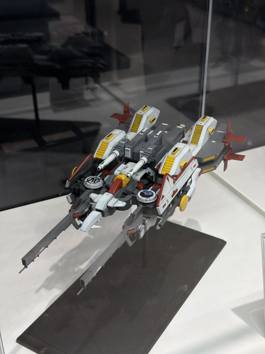 yoshi115t's tweet image. ガンダムベース東京の一角に
『機動戦士ガンダム サンダーボルト』コーナーが作られていました。
書籍はもちろんのことホビージャパンに掲載された竹内陽亮さんによる作例2点
⚫︎サンダーボルト・ガンダム
⚫︎TBGボマー
も展示されていました（詳細は別ツイートにて）