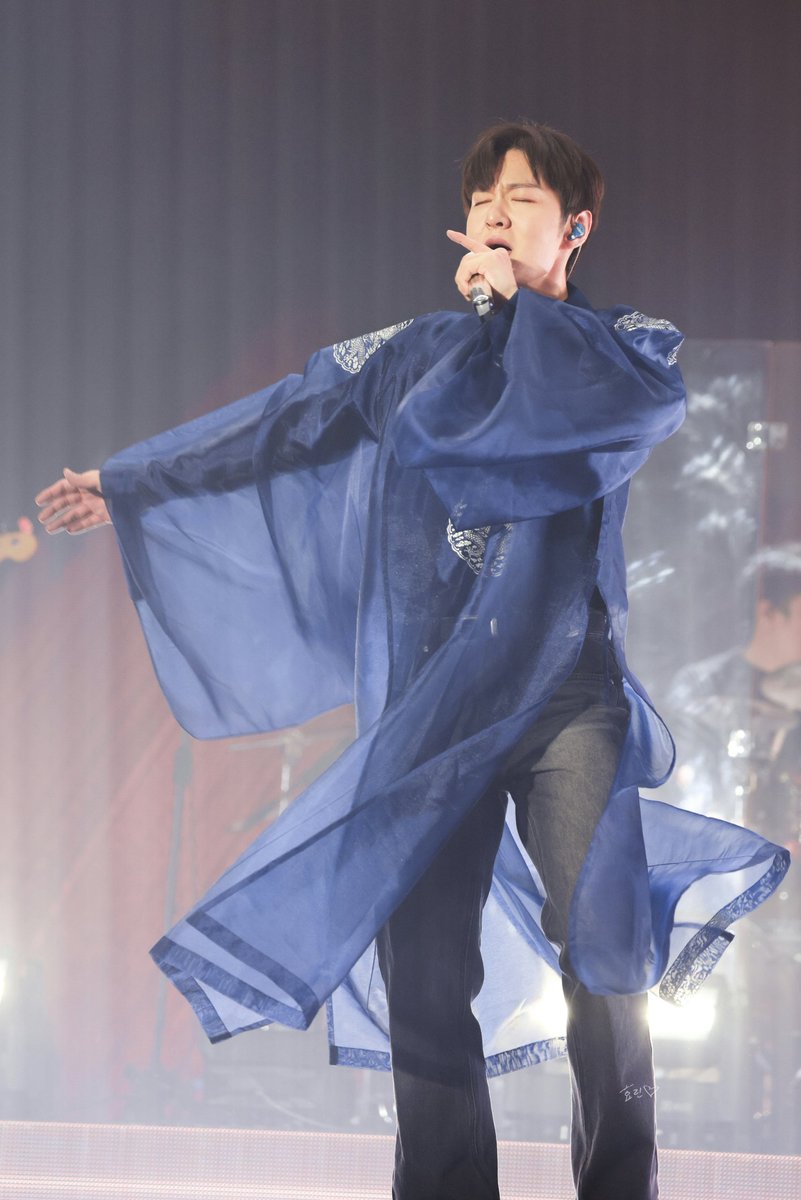 HyoRin_is_back's tweet photo. 260103 ENDAND 대구

새해 복 많이 받으세요~ 

#비투비 #이창섭 #LEECHANGSUB #ENDAND #대구 https://t.co/y5Oh10ndqt