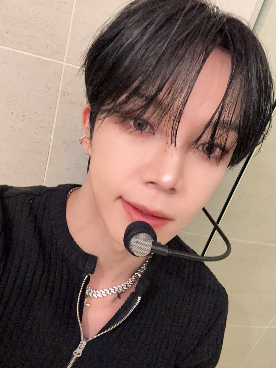 by_verivery's tweet image. [#동헌]

 정말 오랜만에 싱가포르에서 너무 행복한 시간!!!🥰 예뿌게 기다려준 베러뜰 고마워~🫡