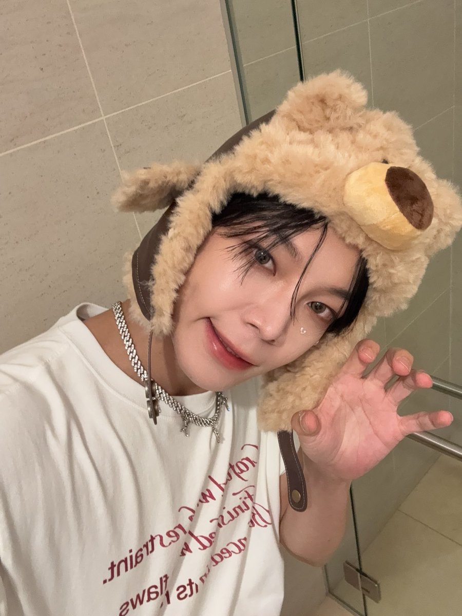 by_verivery's tweet image. [#동헌]

 정말 오랜만에 싱가포르에서 너무 행복한 시간!!!🥰 예뿌게 기다려준 베러뜰 고마워~🫡