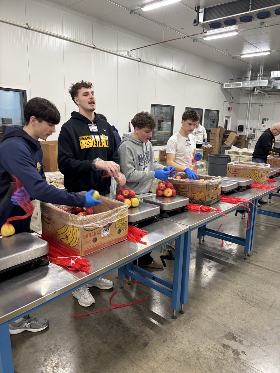 102kobe's tweet image. Proud of our TEAM for lending a hand at the @PghFoodBank yesterday. We are grateful for the chance to give back and support our community!