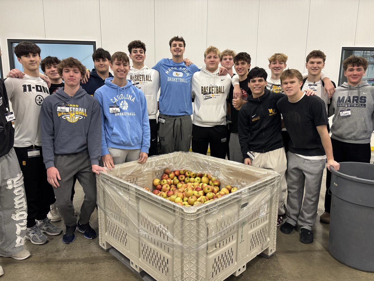 102kobe's tweet image. Proud of our TEAM for lending a hand at the @PghFoodBank yesterday. We are grateful for the chance to give back and support our community!