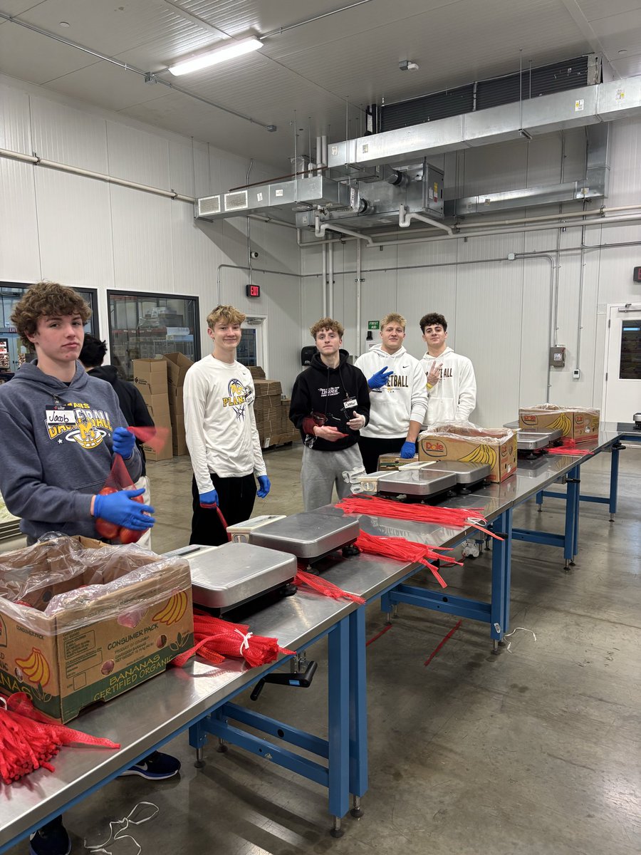 102kobe's tweet image. Proud of our TEAM for lending a hand at the @PghFoodBank yesterday. We are grateful for the chance to give back and support our community!