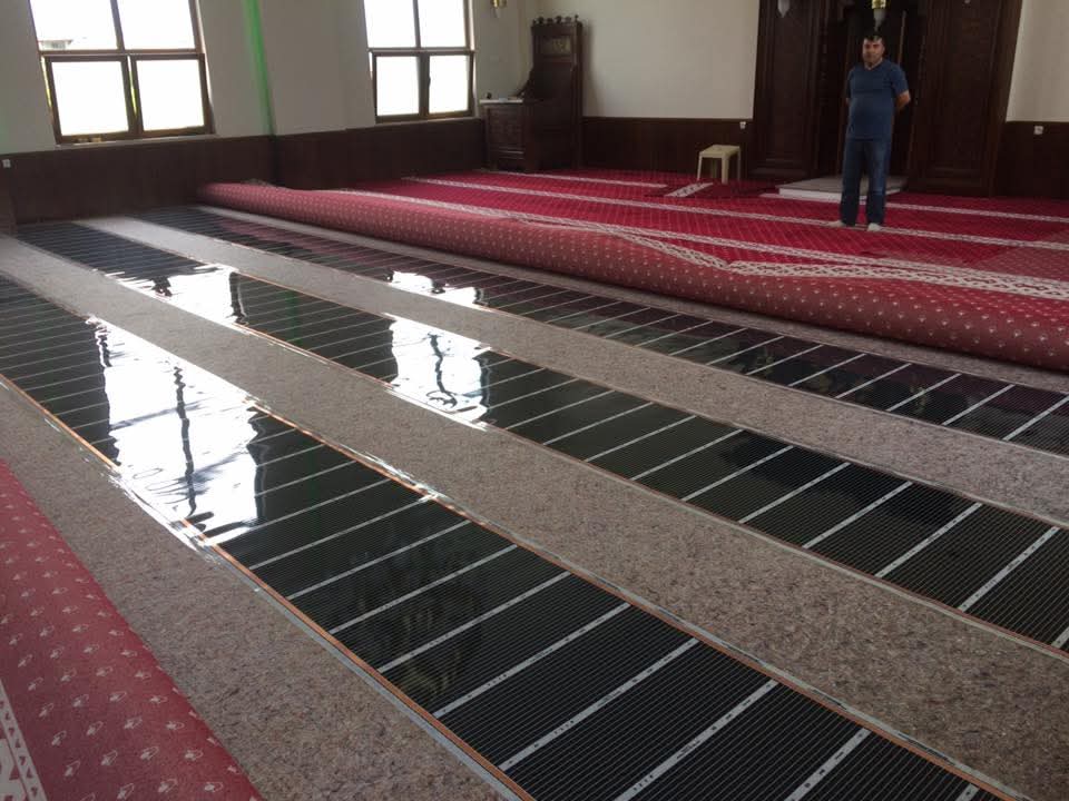 ‼️DUYURU‼️
Bu Ramazan ayının soğuk günlere denk gelmesiyle, Yukarı Cami'mizde bayanların  ibadetlerini daha sıcak bir ortamda yapmaları adına "halı altı ısıtma" sistemi kurulması planlanmaktadır. Bunun için desteklerinize ihtiyaç var.
 Tahmini Masraf 35 ila 40 bin tl arasındadır.