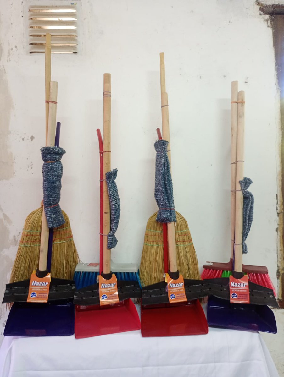 Set de limpieza para niños. Juguetes como los de antes, precio  $20000,CEL:3874668936.Envios a domicilio.