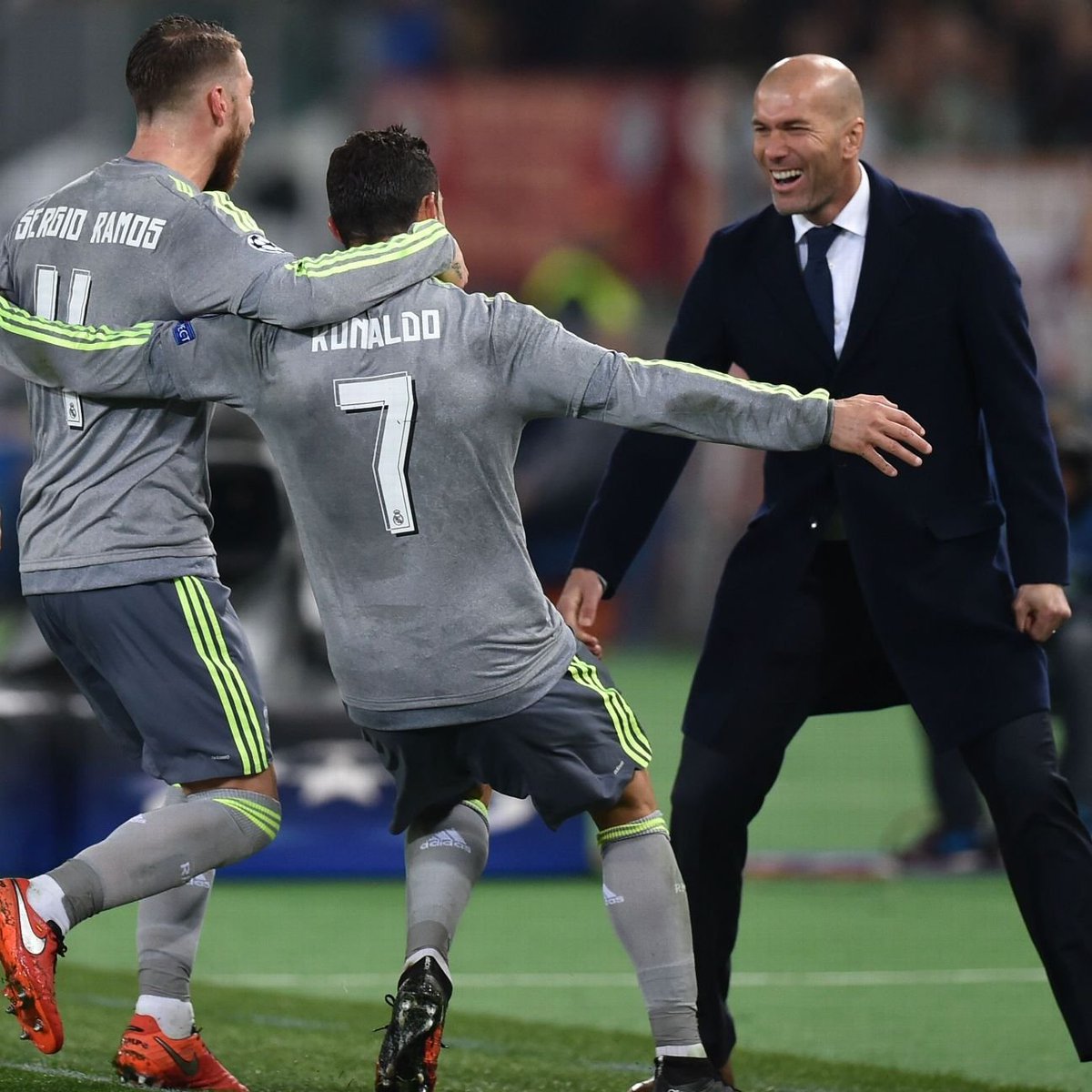 ArobaseGiovanny's tweet image. Une histoire en 4 images.