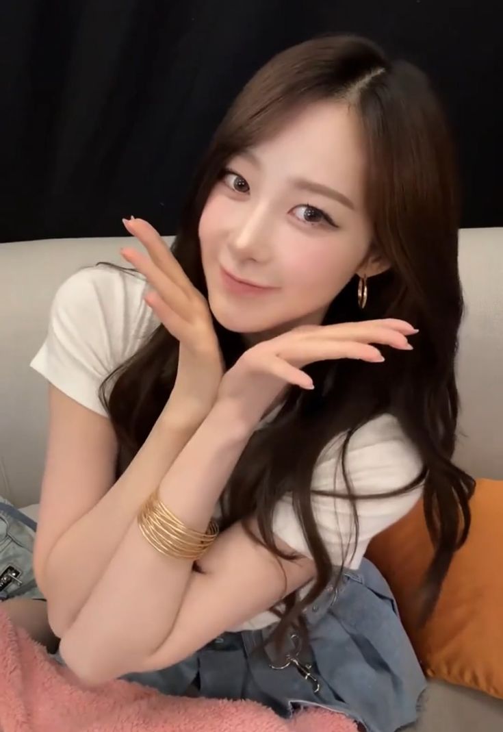 𝐝𝐚𝐢𝐥𝐲 𝐆𝐢𝐬𝐞𝐥𝐥𝐞 • tweet media