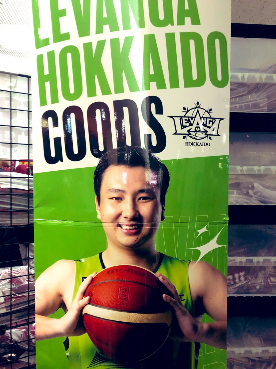 ikebacci's tweet image. 川崎77-83北海道
B1リーグ年始初戦。中身の濃い試合だったが川崎が敗れ今季通算6勝23敗勝率2割。Jリーグみたいに降格もなく観客は優しい。チケットもグッズもよく売れる。ひたすら平和な中で進むゲームはそれなりには面白い。ただバスケ好きはNBAを見慣れてBリーグなんてと言うし多少考えさせられる。