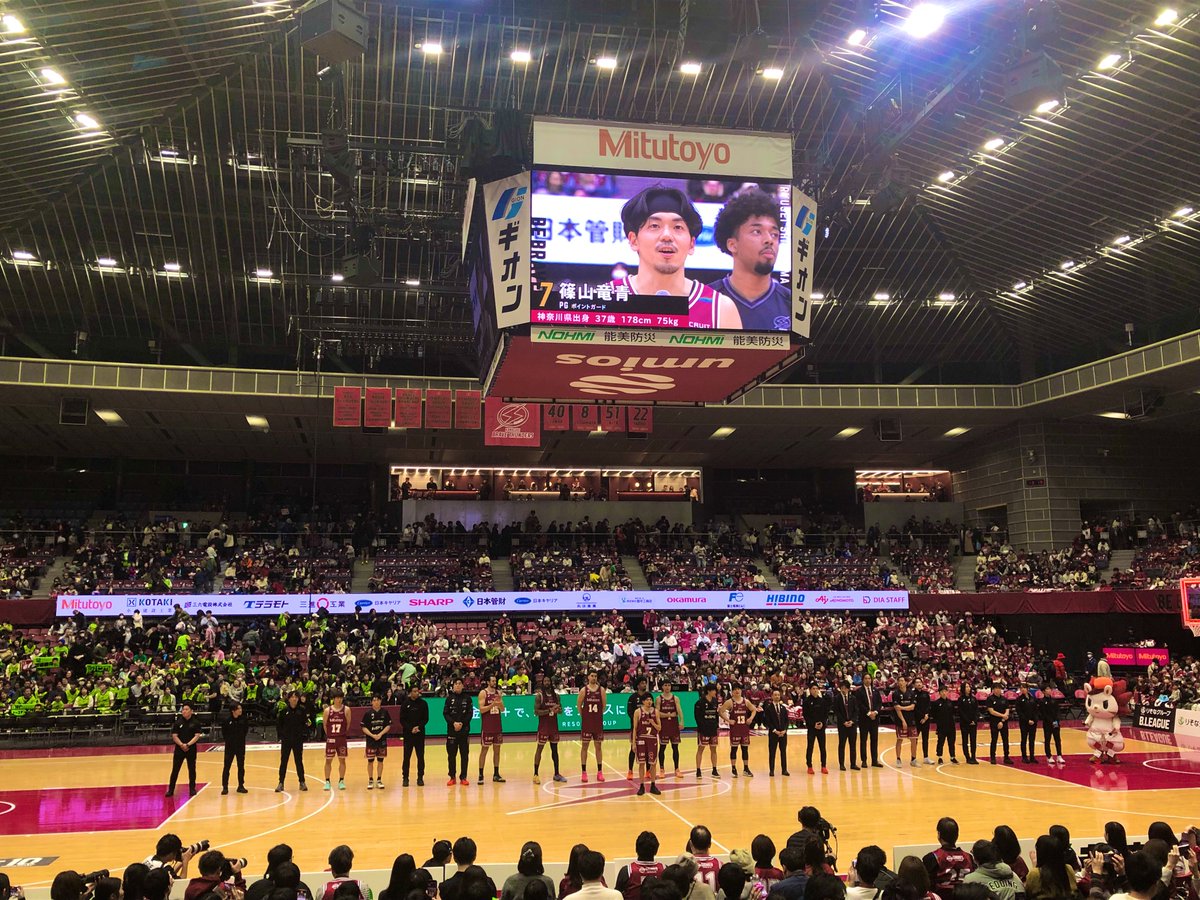 ikebacci's tweet image. 川崎77-83北海道
B1リーグ年始初戦。中身の濃い試合だったが川崎が敗れ今季通算6勝23敗勝率2割。Jリーグみたいに降格もなく観客は優しい。チケットもグッズもよく売れる。ひたすら平和な中で進むゲームはそれなりには面白い。ただバスケ好きはNBAを見慣れてBリーグなんてと言うし多少考えさせられる。